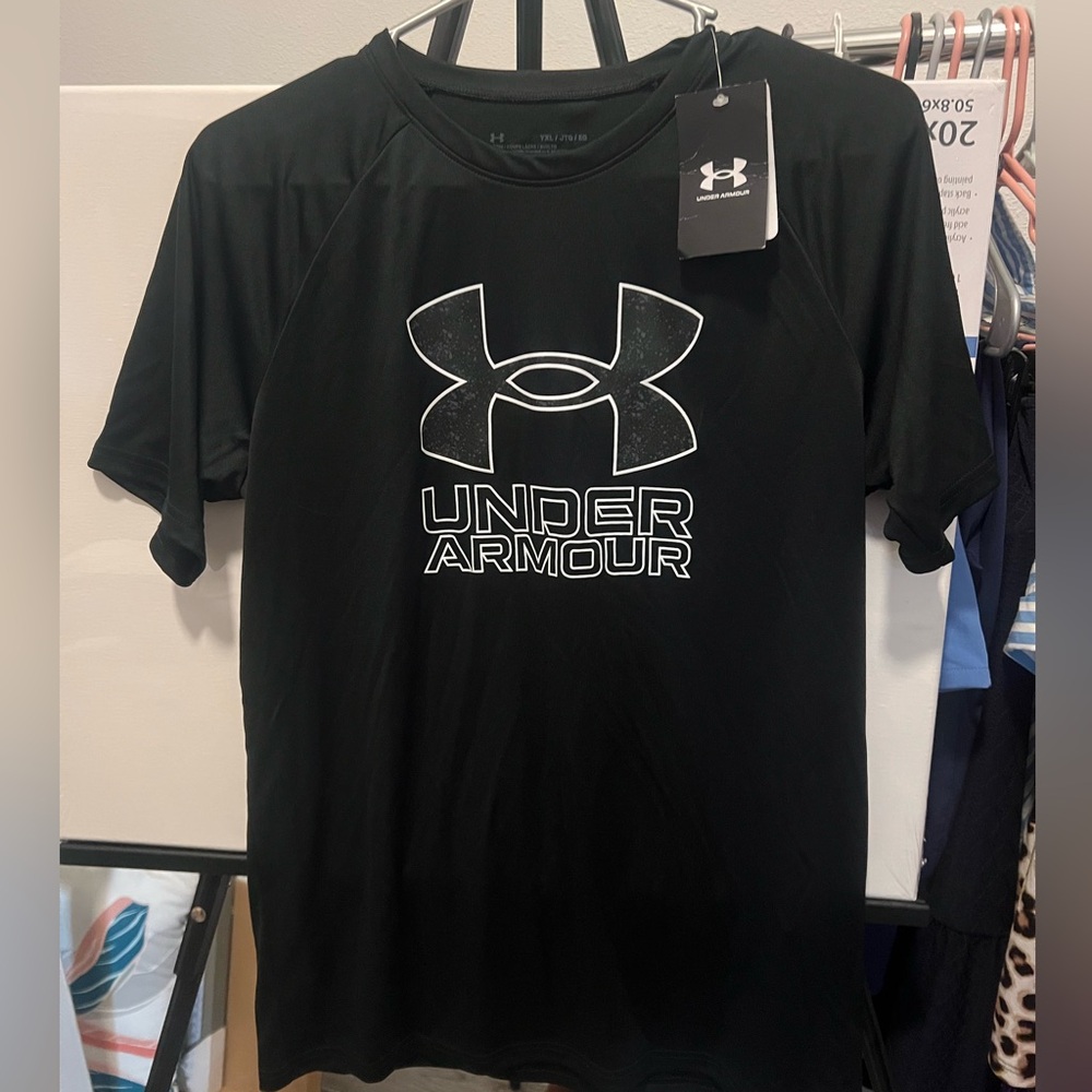 Under armour youth XL tee